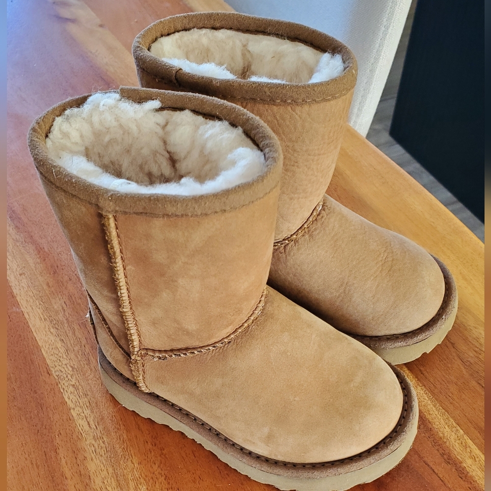 UGG Toddler Classic Chestnut Size 6